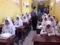 Babinkamtibmas Ujung Sambang Murid-Murid MTS, Sampaikan Penyuluhan Kenakalan Remaja