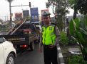 Unit Lantas Polsek Krembangan Lakukan Pengaturan Pagi Cegah Kemacetan