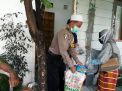 Babinkamtibmas Kenjeran Bagikan Paket Sembako BPNT
