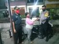 Babinkamtibmas Sidotopo Bagikan Sembako Gratis Untuk Warga Kurang Mampu
