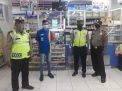 Unit Sabhara & Unit Lantas Polsek Asemrowo Patroli Malam di Mini Market