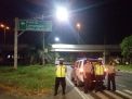 Ciptakan Rasa Aman, Polsek Asemrowo Lakukan Patroli Mobile di Malam Hari