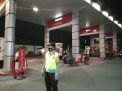 Patroli di SPBU, Personil Polsek Semampir Ingatkan Waspada Uang Palsu