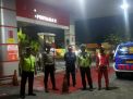 Patroli SPBU, Polsek Asemrowo Sampaikan Pesan Waspada Uang Palsu