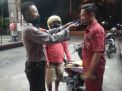 Panit Binmas Polsek Krembangan Lakukan Penertiban Masker di SPBU