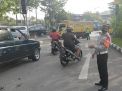 Unit Lantas Polsek Asemrowo Berikan Pelayanan Lewat Pengaturan Pagi