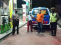 Polsek Asemrowo Lakukan Patroli di SPBU, Sampaikan Pesan Waspada 3C & Uang Palsu