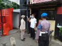 Urkes Bag Sumda Polres Tanjung Perak Lakukan Pengecekan Suhu Badan di Gerbang Mako