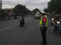 Unit Lantas Polsek Krembangan Lakukan Pengaturan Pagi Cegah Kemacetan & Antisipasi Kecelakaan