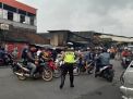 Polsek Asemrowo Lakukan Pengaturan Pagi Cegah Kemacetan