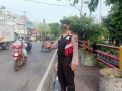 Polsek Semampir Lakukan Pengaturan Pagi, Cegah Kemacetan di Jalan Karang Tembok