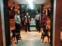 Polsek Kenjeran Gelar Patroli Malam di Pemukiman, Titip Pesan Waspada Orang Tak Dikenal
