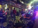 Polsek Semampir Datangi Warung-Warung Dalam Rangka Operasi Pemberlakuan Jam Malam & Penertiban Masker