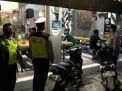 Polsek Asemrowo Gelar Operasi Jam Malam, Sasar Warkop-Warkop, Diikuti Penertiban Masker