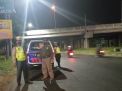 Pantau Keamanan Wilayah di Malam Hari, Polsek Asemrowo Gelar Patroli Mobile