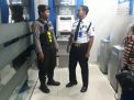 Satsabhara Polres Tanjung Perak Pantau Keamanan Bank Melalui Patroli Malam