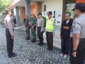 Polsek Asemrowo Bersama Anggota Polres & TNI Terus Lakukan PAM Inventaris Pemilu