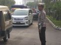 Unit Lantas Polsek Asemrowo Gelar Pengaturan Pagi, Bantu Keberangkatan Pekerja