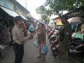 Panit Binmas Polsek Asemrowo Sampaikan Waspada Copet Ke Pengunjung Pasar