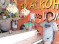Babinkamtibmas Kedung Cowek Sambang Warkop Sampaikan Pesan Jaga Jarak & Jaga Kebersihan