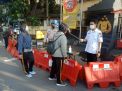 Urkes Polres Tanjung Perak Periksa Suhu Badan Tamu & Personil Yang Akan Masuk Lingkungan Mako