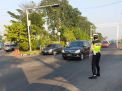 Unit Lantas Polsek Asemrowo Lakukan Pengaturan Pagi, Beri Pelayanan Masyarakat