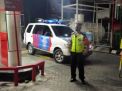 Patroli Malam di SPBU, Personil Polsek Pabean Cantikan Ingatkan Untuk Waspada Uang Palsu