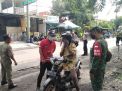 Kapolsek Krembangan Pimpin Operasi Penertiban Masker di Depan Gereja Santo Mikael