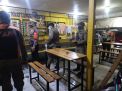 Polsek Semampir Gelar Operasi Masker & Jam Malam, Sasar Warung-Warung