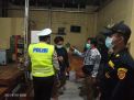 Polsek Asemrowo Gelar Operasi Penertiban Masker & Jam Malam, Sasar Warung-Warung