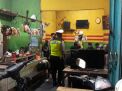 Sasar Warung-Warung, Polsek Asemrowo Laksanakan Operasi Jam Malam Diikuti Penertiban Masker