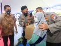 Wakapolda Jatim Bagikan Sembako On The Spot di Kota Pahlawan
