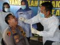 Ratusan Polisi yang Bertugas Sekat Pemudik di Mojokerto Jalani Tes Swab PCR