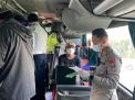 Kolaborasi Gabungan di Terminal Bangkalan, Petugas Lakukan Razia Surat Bebas Covid-19 Bagi Penumpang Bus AKAP