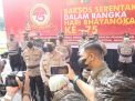 Polda Jatim Berikan Bantuan pada Masyarakat Bangkalan dan yang Membutuhkan