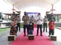 Polda Jatim Berikan Beasiswa dan Pengangkatan Orangtua Asuh Kepada 7.044 Anak Korban Covid
