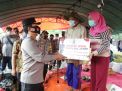 Kapolda Jatim Tinjau Posko Kesehatan di Jombang, Serta Berikan Bantuan Sosial ke Korban Banjir