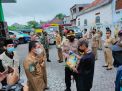 Forkopimda Lumajang Salurkan Bantuan 19.681 Sak Beras Kepada Masyarakat Terdampak PPKM