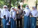 Gelar Vaksinasi Putih Abu-Abu, Kapolres Mojokerto Sosialisasi Aplikasi PeduliLindungi