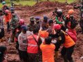 Sinergitas TNI, Polri dan Relawan Patut Diapresiasi Bekerja Keras Mencari Keberadaan Korban Tanah Longsor