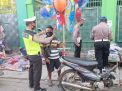 PEDULI KESEHATAN MASYARAKAT, POLSEK KREMBANGAN BAGI MASKER SERTA HIMBAUAN DISIPLIN PROTOKOL KESEHATAN