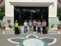 MENJAGA SITUASI AMAN DAN KONDUSIF , POLSEK KREMBANGAN PATROLI KE GEREJA