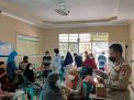 POLSEK KREMBANGAN  TETAP BERI PELAYANAN MASYARAKAT DI TANGGAL MERAH HOME CARE VAKSIN DI GADUKAN