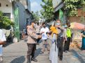 BAGI MASKER DAN BERI HIMBAUAN DISIPLIN PROTOKOL KESEHATAN YANG SELALU DI GALAKKAN POLSEK KREMBANGAN