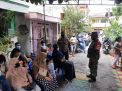 Bhabinkamtibmas Perak Timur Kawal Pelaksanaan Home Care Vaksin, Pastikan Warga Tetap Mematuhi Protokol Kesehatan
