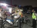 Bagi Masker dan Pemberian Himbauan Protokol Kesehatan Terus Digalakkan Personil Polsek Pabean Cantikan