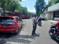 Personil Polsek Pabean Cantikan Lakukan Pengaturan Lalu Lintas, Antisipasi Terjadinya Macet