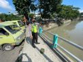 Rutin Pantau Ketinggian Debit Air, Polsek Pabean Cantikan Antisipasi Potensi Banjir
