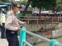 Polsek Pabean Cantikan Cek Debit Air, Antisipasi Adanya Potensi Banjir