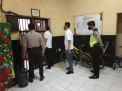 Personil Polsek Pabean Cantikan Rutin Cek Ruang Tahanan Selepas Apel, Pastikan Tidak Ada Barang Terlarang
